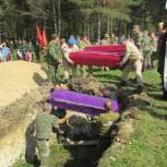 В селе Заречье перезахоронили останки советских солдат