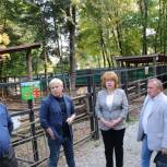 Новочебоксарск: депутаты и руководство муниципалитета проверили работу зоопарка в Ельниковской роще