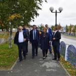 Партийцы Югры проконтролировали строительство сквера в Нефтеюганском районе