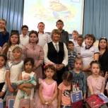 Партийцы Кизляра вручили подарки детям из реабилитационного центра