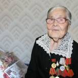«Единая Россия» поздравила жительницу села Якшур-Бодья со 100-летним юбилеем