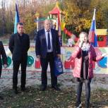 Партийцы помогли благоустроить детскую и спортивную площадки в Курске