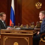 Медведев поддерживает патронаж вузов над школами в регионах