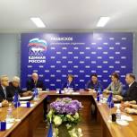 Елена Митина и Андрей Красов приняли участие в заседании Депутатского центра