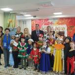 Сторонники партии организовали показ спектакля для воспитанников детского сада №16 в Юдино