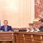 Иностранным инвесторам будут давать многократную деловую визу для въезда в Россию – Медведев