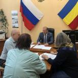 Александр Скрябин на приеме граждан разъяснил особенности реализации проектов, касающихся формирования комфортной городской среды
