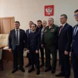 Единороссы поздравили призывников с началом военной службы