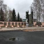 Александра Романенко попросили помочь с включением мемориала ВОВ в Курье в программу ремонта
