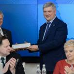 Губернатор Воронежской области поздравил Героя Труда РФ из Грибановки  