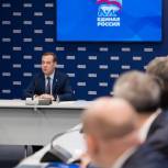 Медведев одобрил инициативу ряда глав регионов возглавить реготделения «Единой России»