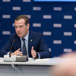 Медведев одобрил инициативу ряда глав регионов возглавить реготделения «Единой России»