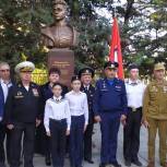 Инна Гончарова приняла участие в церемонии открытия памятника Герою Советского Союза А.И. Маринеско в школе №61 