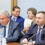 Сергей Есяков принял участие в заседании фракции с участием главы Минэнерго