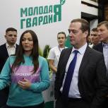 Медведев поддержал предложение засчитывать волонтерство в качестве студенческой практики
