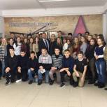 Сергей Яшкин провел парламентский урок для оверятских школьников 
