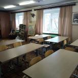 Депутат Госдумы Дмитрий Скриванов помог оснастить мебелью два класса в Ординской школе искусств