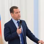 Медведев выступил за льготы для студентов-медиков, планирующих работать в первичном звене