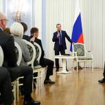 Медведев: Понятие ветхого ФАП излишне, их нужно включать в программу переоснащения