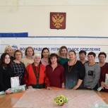 Волгоградские партийцы поздравили женщин с Днем матери
