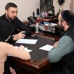 Чеченские партийцы помогут решить местной жительнице проблему с долгом за услуги ЖКХ