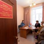 С вопросами, проблемами и словами благодарности пришли жители поселка Сокол к депутату Сергею Замараеву