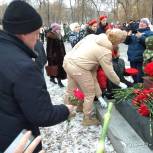 В Промышленном районе юнармейцы, ветераны и партийцы почтили память погибших воинов 