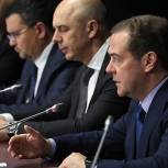 Медведев раскритиковал ряд ведомств за недостаточные темпы по реализации «регуляторной гильотины»