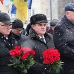 День неизвестного солдата: Пензенские единороссы возложили цветы к монументу 