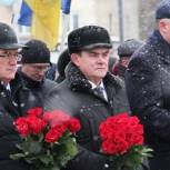 Пензенские партийцы возложили цветы в День Неизвестного солдата