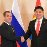 Отношения Москвы и Улан-Батора должны получить новый импульс – Медведев