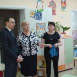 Дмитрий Буинцев вручил грамоты сотрудникам детского сада № 54