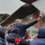 Партийцы Внукова отдали дань памяти погибшим летчикам 10-й гвардейской дивизии 