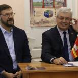 Мякуш провел урок парламентаризма для южноуральских школьников