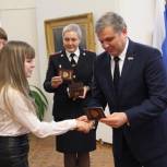 Школьники Рыбинского района получили свои первые паспорта из рук Алексея Константинова