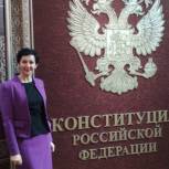 Оксана Бондарь поздравила колымчан с Днём Основного закона страны
