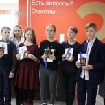 В Хакасии партийцы приняли участие во вручении паспортов и поздравлении юных жителей
