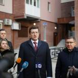 Владимир Якушев и Глеб Никитин вручили ключи от квартир обманутым дольщикам дома на ул. Родионова – Деловая 