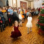 «Единая Россия» поздравила самых маленьких жителей Севастополя с новогодними праздниками
