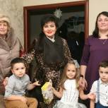 Шашенкова: Накануне Нового года дети очень ждут внимание и подарки