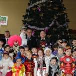 Состоялась новогодняя елка для детей, нуждающихся в особой социальной поддержке