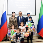 Елена Ельникова приняла участие во встрече с дагестанскими детьми, вывезенными из Сирии