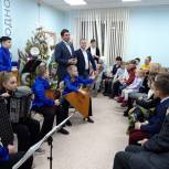 Сызранские депутаты-единороссы провели  новогоднюю акцию «Игрушка для БиблиоЁлочки»