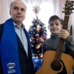 Партиец вручил подарок детской школе искусств в Горшеченском районе