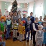 Местное отделении партии «Единая Россия» Кизнерского района организовало новогодние представления для детей