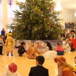 В Элисте прошла новогодняя елка для детей 