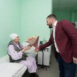 Представители НРО «Единой России» поздравили самого старейшего члена Партии в регионе