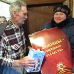 Участники и ветераны Великой Отечественной войны принимают поздравления от секретарей первичных отделений партии