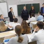 Единороссы наукограда продолжают беседы о главном со школьниками