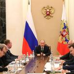 Путин провел совещание по ряду вопросов подготовки Послания Федеральному Собранию